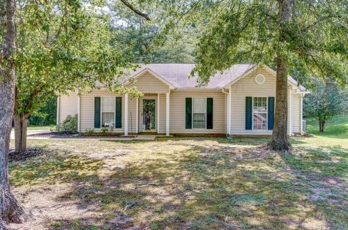 414 Hampton Green Dr, Lagrange, GA 30240-7730