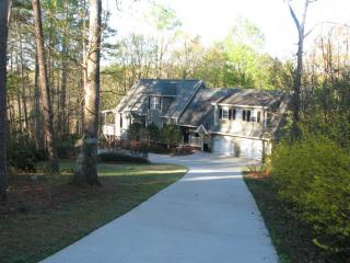 5310 Larch Ln, Gainesville, GA 30506-6282