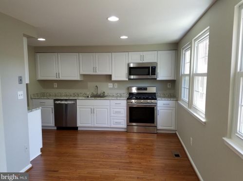 7005 Braddock Mews Pl, Springfield VA  22151-3502 exterior