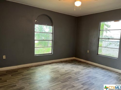 2225 Guadalupe St, Seguin TX  78155-1651 exterior