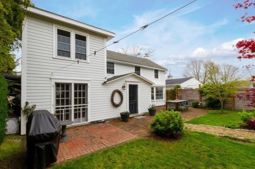 14 View Ave, Middletown, RI 02842-5631