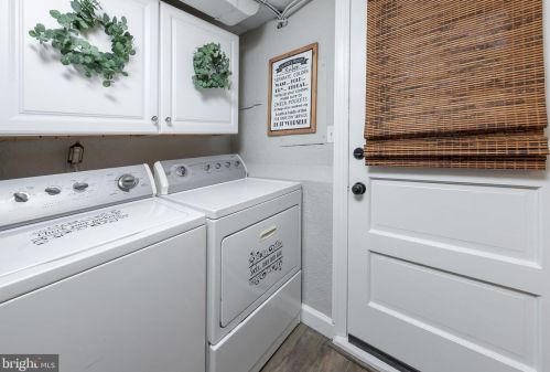 1213 Oakwood Rd, Tavistock NJ exterior