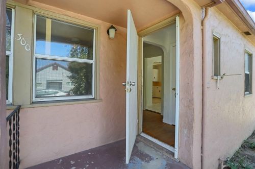 300 Eden St, Lodi, CA 95240-4112