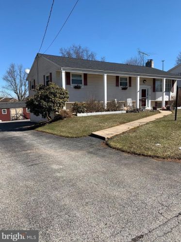 2613 Wren Ter, York, PA 17403-9531