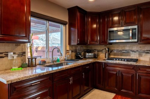 1333 Bryant Ct, Manteca, CA 95336-6216