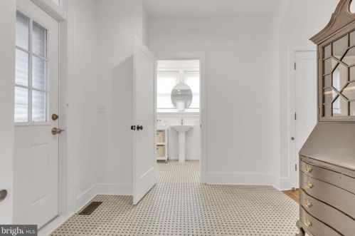 506 High St, Carlisle PA  17013-2811 exterior