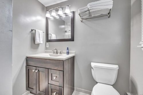 24 Morgan Dr, Wallingford CT  06492-2641 exterior