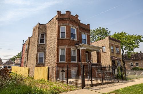 852 Springfield Ave, Chicago, IL 60651-3727
