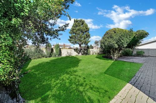 9055 Maza Cir, Santa Ana, CA 92708-2228