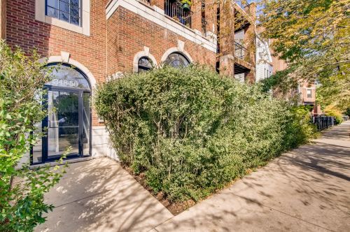 2348 Roscoe St, Chicago, IL 60618-6284