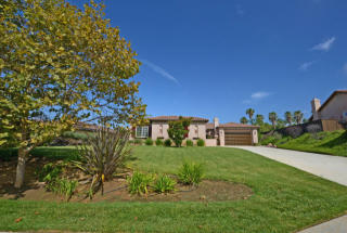 877 Hidden View Ln, Escondido, CA 92027-4548