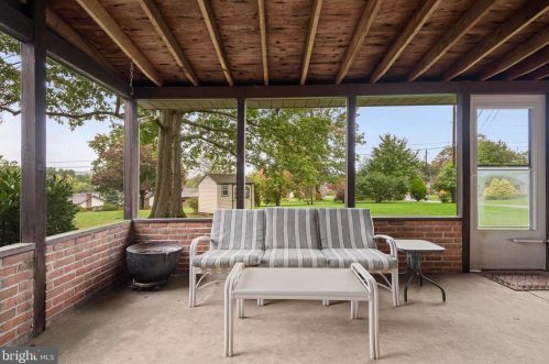 1046 Devonshire Rd, Lancaster PA  17601-1609 exterior