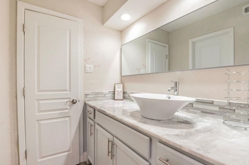 12542 Burninglog Ln, Dallas TX  75243-2118 exterior