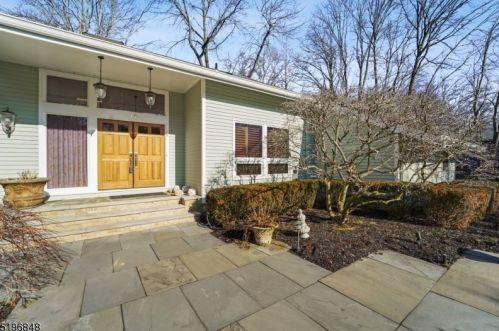 17 Exeter Ln, Morristown, NJ 07960-6382