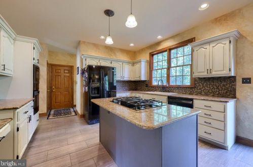 1991 Pickering Trl, Lancaster PA 17601-4972 exterior