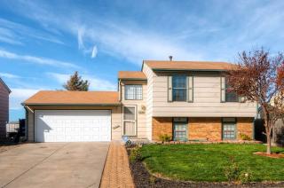 235 Mckinley Dr, Bennett, CO 80102-8612