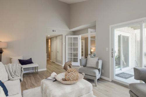 148 Mission Dr, Palo Alto, CA 94303-2750