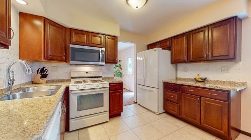5239 169th St, Oak Forest, IL 60452-4445