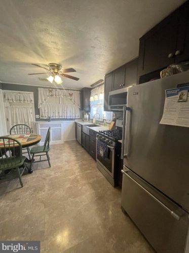 160 Crst Ave, Trenton NJ  08690-2103 exterior