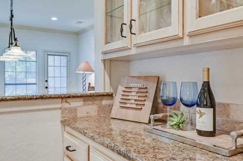 2312 Colleen Ct, Carrollton TX 75007-2037 exterior