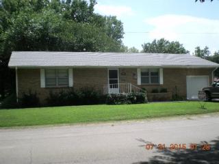 313 9th Ave, Caney, KS 67333-1517