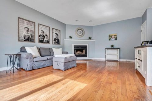 1402 Mill Pond Dr, Wapping, CT 06074-4333