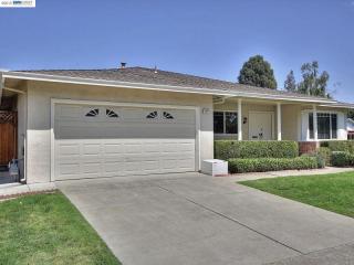 1647 Hopyard Rd, Pleasanton, CA 94566-5957