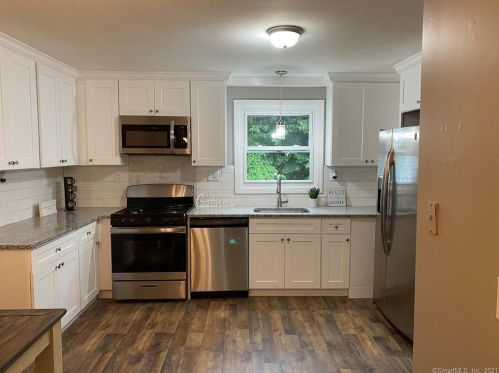15 Saville St, Windsor CT  06095-4450 exterior