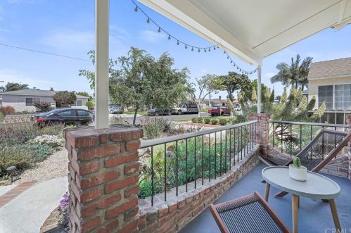 4866 137th St, Hawthorne, CA 90250-6525