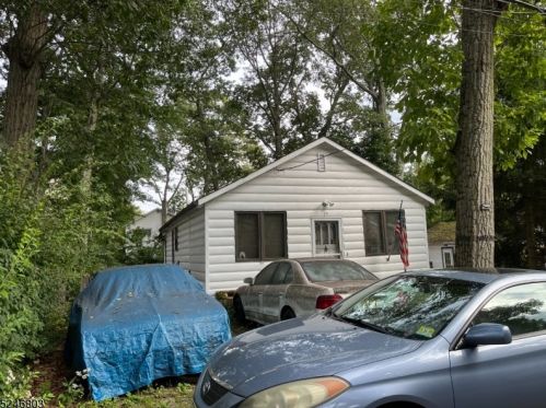 19 Bucknell Trl, Hopatcong, NJ 07843-1760