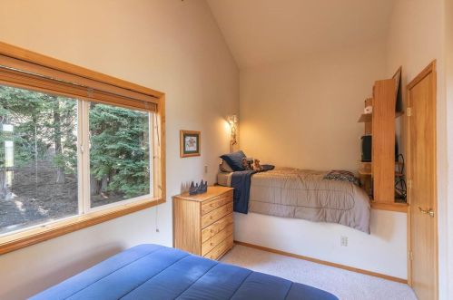 11896 Rhineland Ave, Truckee CA  96161-7070 exterior