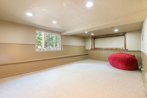15062 Donnington Ln, Truckee CA  96161-1136 exterior