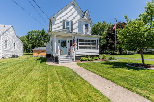 1013 Church St, Hollowayville, IL 61356-2421