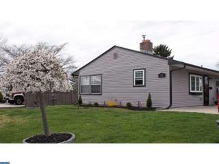 23 Edgewood Ln, Levittown, PA 19054-3211