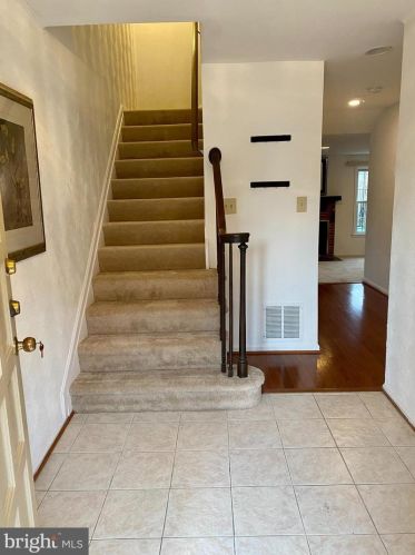 11 Grace Church Ct, Silver Spring, MD 20910-2161