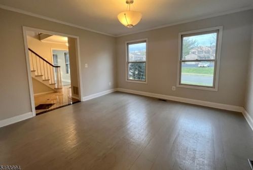 97 Sunrise Dr, Gillette, NJ 07933-1941