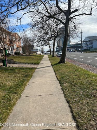 311 4th Ave, Tinton Falls NJ  07712-9213 exterior