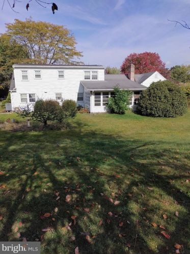 4705 Hunt Cir, Harrisburg, PA 17112-9543