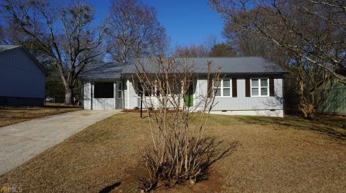 3260 Creekwood Dr, Rex GA  30273-2121 exterior