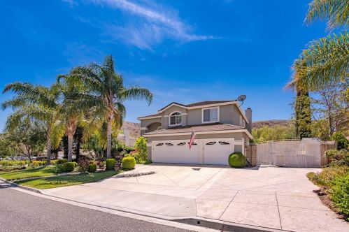 82 Mollison Dr, Simi Valley, CA 93065-5381