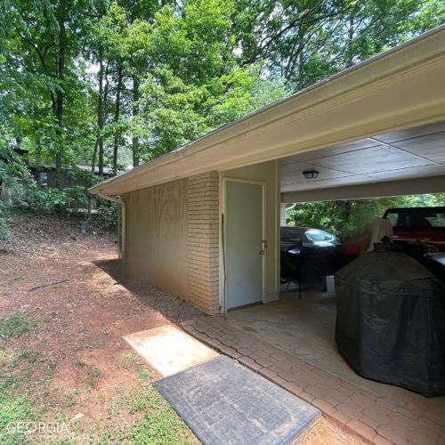 6896 Lockridge Dr, Atlanta GA  30360-1515 exterior