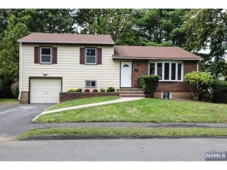 112 Crescent St, Closter, NJ 07624-1649