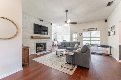 1025 Boardwalk St, Midlothian TX  76065-6742 exterior