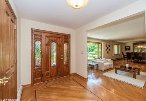 606 Maple St, Wheeling, IL 60070-1323
