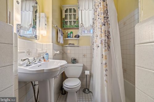 6729 Jackson St, Philadelphia PA  19135-2210 exterior