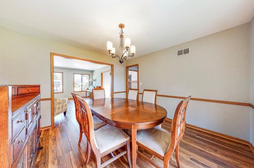 8143 Oak Ln, Niles IL  60714-2720 exterior