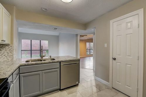 1613 San Francisco St, Carrollton TX 75007-5050 exterior