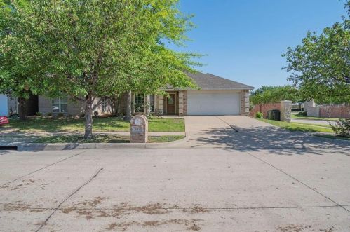 4413 New Meadow Dr, Midlothian TX  76063-6771 exterior