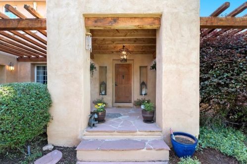 186 Alhambra Dr, Pueblo, CO 81005-3902