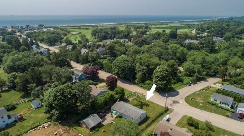 53 Maplewood Ave, Westerly, RI 02891-5267